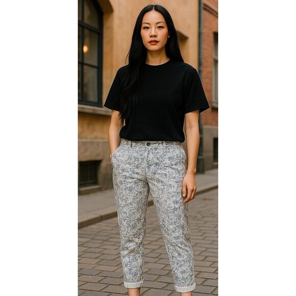 NWT Mario Serrani High-Rise Stretch Cuff Blue& White Floral Capri Small - Picture 1 of 7